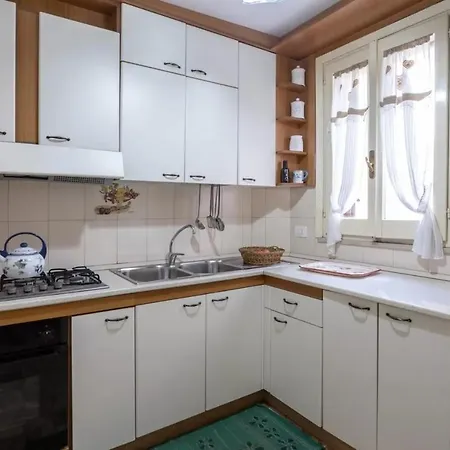 Bilocale Grazioso Al Centro Di Apartamento