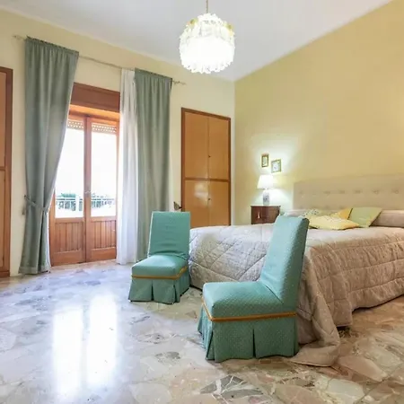 Bilocale Grazioso Al Centro Di Apartamento