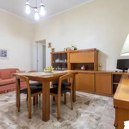 Bilocale Grazioso Al Centro Di Apartamento